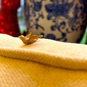 Vintage Avon Gold-toned Brooch Pin Bird design.